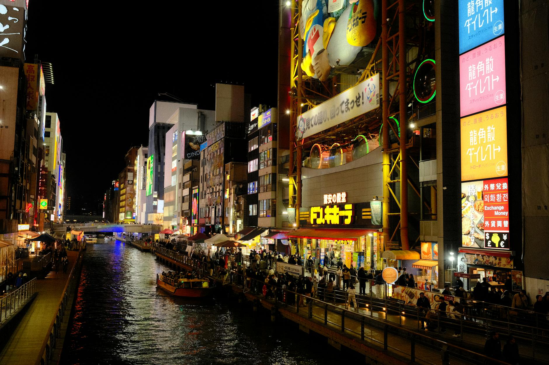 Osaka Japan budget travel one day itinerary — Dotonbori street food neon lights night