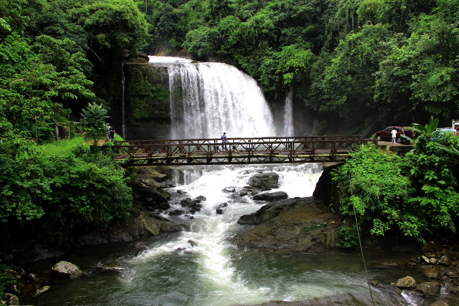 Northeast India travel guide — Meghalaya living root bridges Cherrapunji Nongriat trek