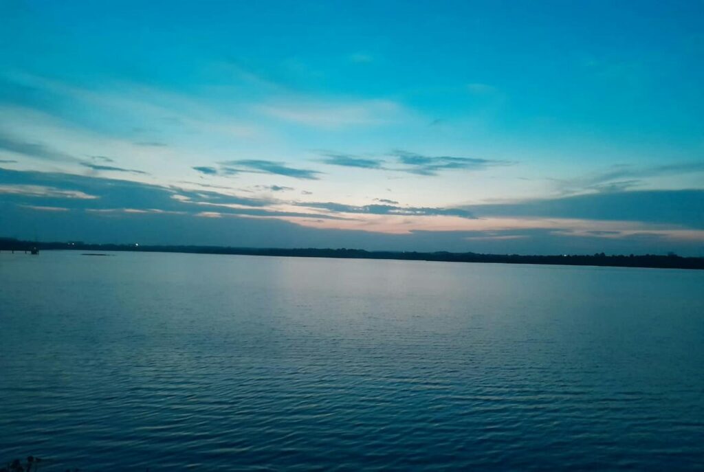 Kaas Plateau sunset lake reflection wildflowers — Maharashtra Satara peaceful evening spiritedblogger Shivi Goyal